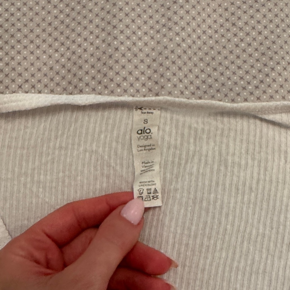 Women's alo Button-Up Top size Small - Picture 2 of 5